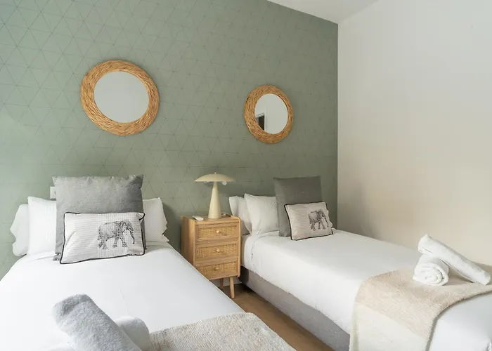 Stylish Central -4Bedrooms 2Bathrooms-Salamanca